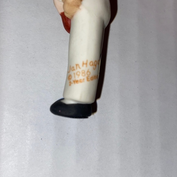 Vintage Jan Hagara 1986 Ceramic Christmas Ornament - Picture 3 of 12
